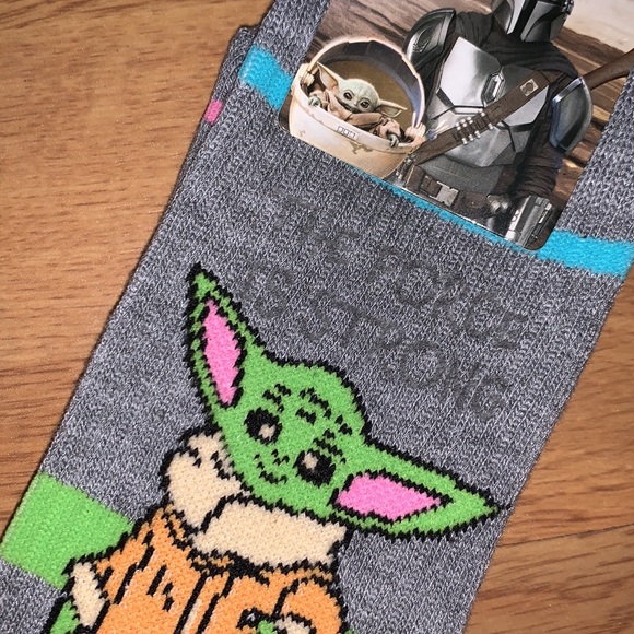 NWT Disney Star Wars - Baby Yoda “Grogu” Glow in the Dark Crew Socks - Picture 4 of 7